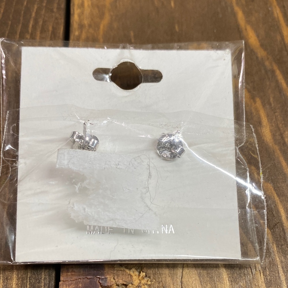 Crystal Collection Silver Tone Stud Earrings NWT - Picture 2 of 5